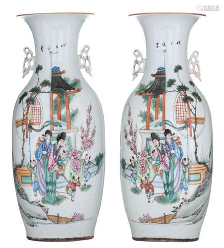 A pair of Chinese Qianjiang cai vases, decorated w…