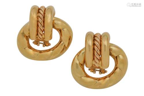 A pair of earclips