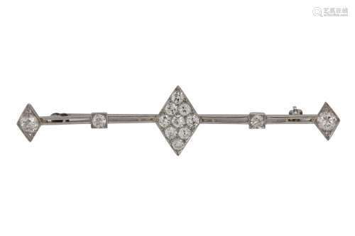 A diamond bar brooch, first half of the 20th century