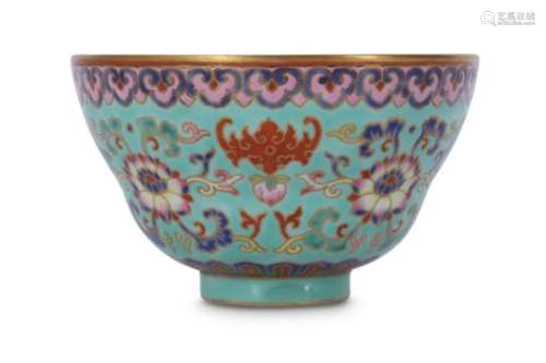 A CHINESE FAMILLE ROSE TURQUOISE-GROUND BOWL.