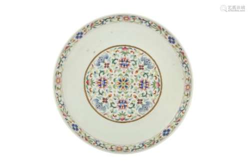 AN IMPERIAL CHINESE FAMILLE ROSE 'BATS AND PEACHES' DISH.