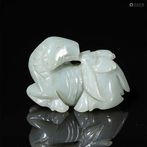 Hetian jade Rui sheep paech ornament