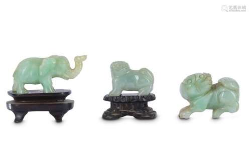 THREE CHINESE JADE AND JADEITE CARVINGS.