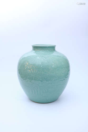 Daqing Qianlong Nianzhi mark Green glaze   jar