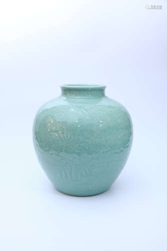 Daqing Qianlong Nianzhi mark Green glaze   jar