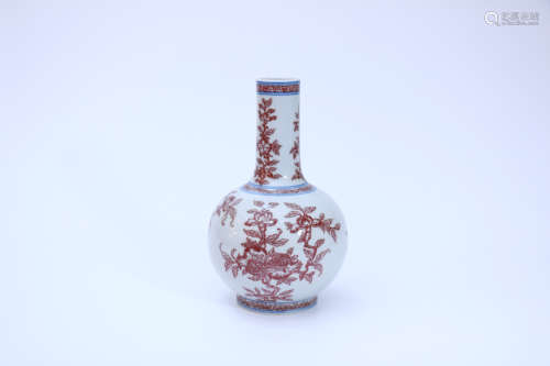 Daqing Qianlong Nianzhi mark Glaze red vase