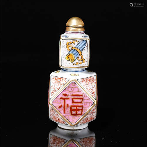 Famille rose procelain snuff bottle