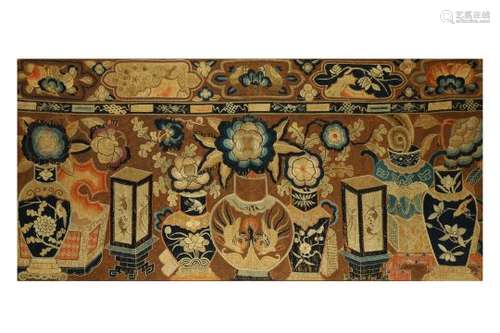 A LARGE CHINESE EMBROIDERED 'HUNDRED ANTIQUES' TEXTILE PANEL.