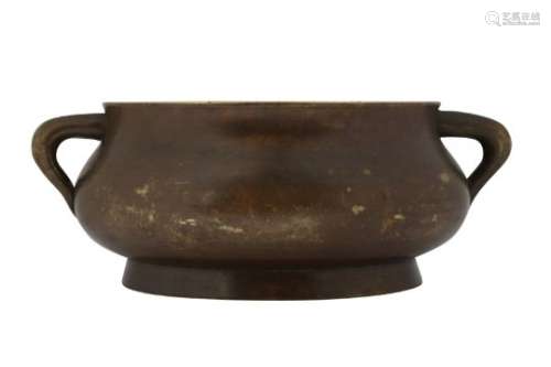 A CHINESE BRONZE INCENSE BURNER.