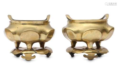 A PAIR OF CHINESE BRONZE INCENSE BURNERS AND STANDS.