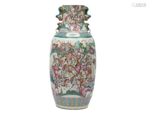 A LARGE CHINESE FAMILLE ROSE VASE.