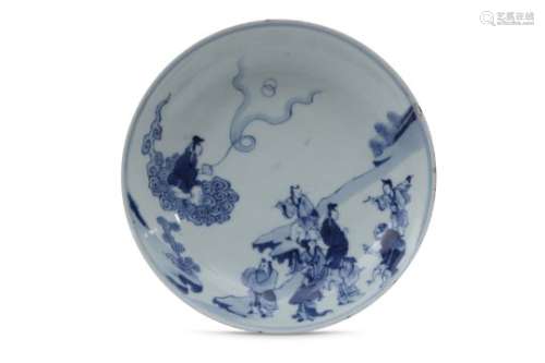 A CHINESE BLUE AND WHITE 'IMMORTALS' DISH.