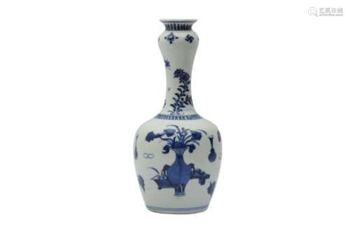 A CHINESE BLUE AND WHITE GARLIC MOUTH 'ANTIQUES' VASE.
