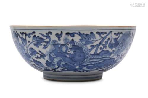 A BLUE ANE WHITE 'LION DOG' PUNCH BOWL.