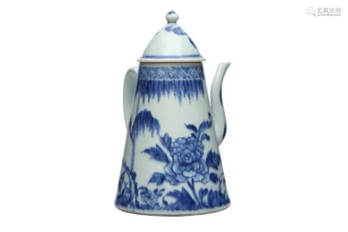 A CHINESE BLUE AND WHITE COFFEE POT AND COVER.