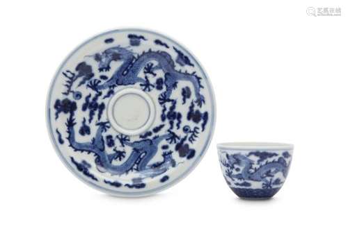 A CHINESE BLUE AND WHITE 'DRAGON' CUP AND SAUCER.