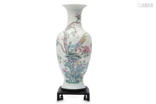 A CHINESE FAMILLE ROSE 'PHEASANTS' VASE.