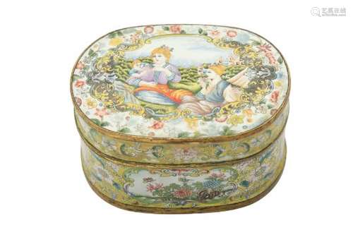 A CHINESE FAMILLE ROSE CANTON ENAMEL BOX AND COVER.