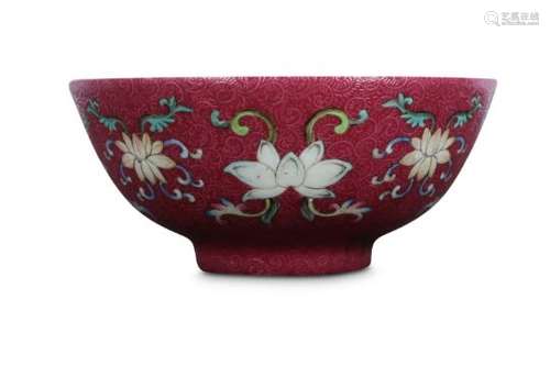 A CHINESE FAMILLE ROSE RUBY-GROUND 'LOTUS' BOWL.