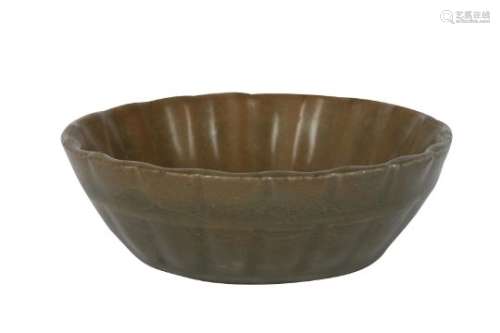 A SMALL CHINESE CELADON-GLAZED BOWL.