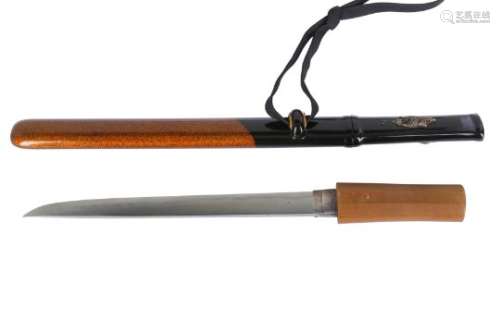 A JAPANESE TANTO (SHORT SWORD).