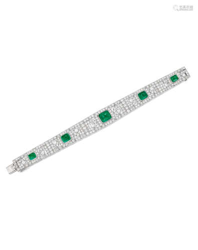 A FINE ART DECO EMERALD AND DIAMOND BRACELET, CIRCA 1930