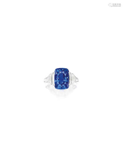 A SAPPHIRE AND DIAMOND RING