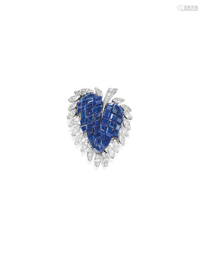 A SAPPHIRE AND DIAMOND CLIP BROOCH