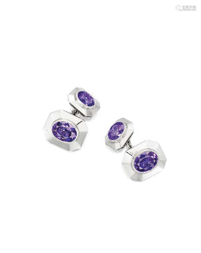 A PAIR OF PURPLE SAPPHIRE AND PLATINUM CUFFLINKS