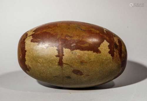 Lingam (phallus en sanscrit) en pierre bicolore. I…