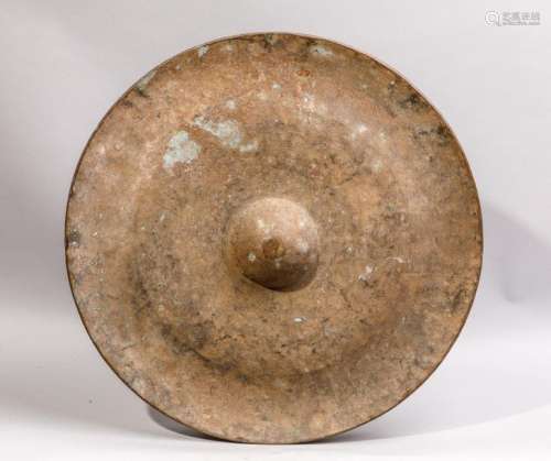 Gong en métal. Jaraï. Vietnam, XIXème siècle D: 61…