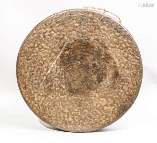 Gong en métal. Jaraï, Vietnam, XIXème siècle D: 55…