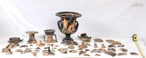 GROUP OF APULIAN AND CAMPANIAN VESSELS AND FRAGMEN…