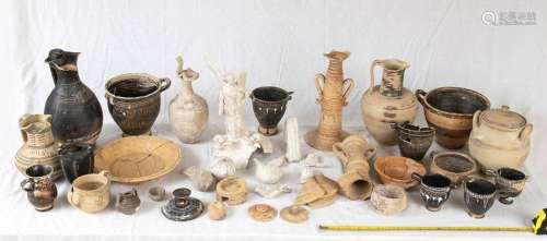 GROUP OF CANOSINE AND APULIAN VESSELS AND FRAGMENT…