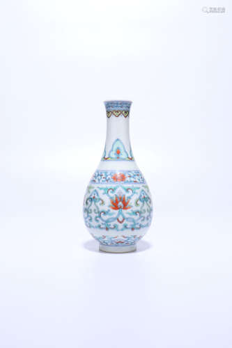 chinese doucai porcelain vase,qing dynasty
