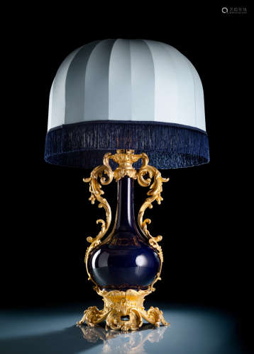 Dekorative Tischlampe im Louis-XV-Stil