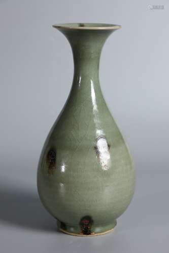 A Chinese Porcelain Longquan Yuhuchun Vase