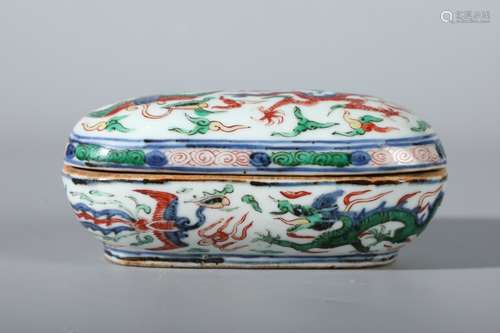 A Chinese Porcelain Wucai Box