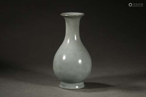 A Chinese Porcelain Guan Glaze Flask