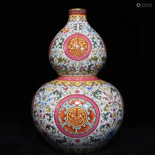 A Chinese Porcelain Famille Rose Flower Carved Gourd Vase