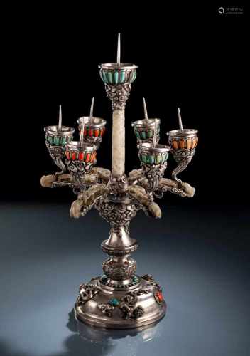 Seltener 7-flammiger Kerzenleuchter aus Silber mit Türkis-, Korall- und Jadebesatz
