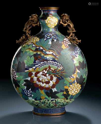 Große Cloisonné-Pilgerflasche mit Dekor von Phönix und Blüten, vergoldete Handhaben