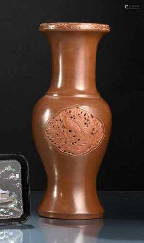 Zisha-Vase mit Dekor eines Kranich- und Phönix in Durchbruch auf der Wandung