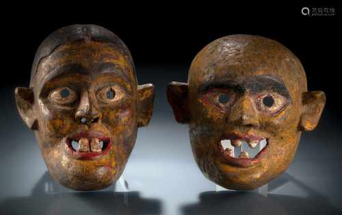 Zwei Ritualmasken aus Holz mit polychromer Fassung