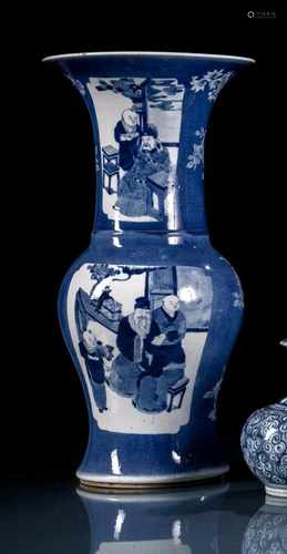 Yenyen-Vase mit puderblauer Glasur und Szene von Gelehrten