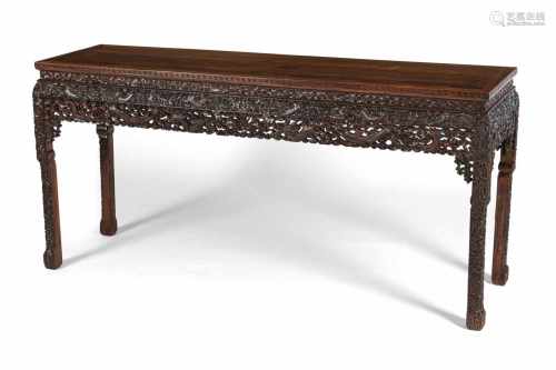 Altartisch aus Hartholz mit gechnitzten Seiten und Zargen mit Drachendekor