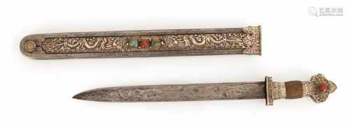 Schwert mit Silbergriff und Scheide aus Silber und Eisen mit Korall- und Türkisbesatz