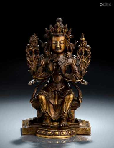 Feuervergoldete Bronze des Maitreya auf einem Thron sitzend dargestellt