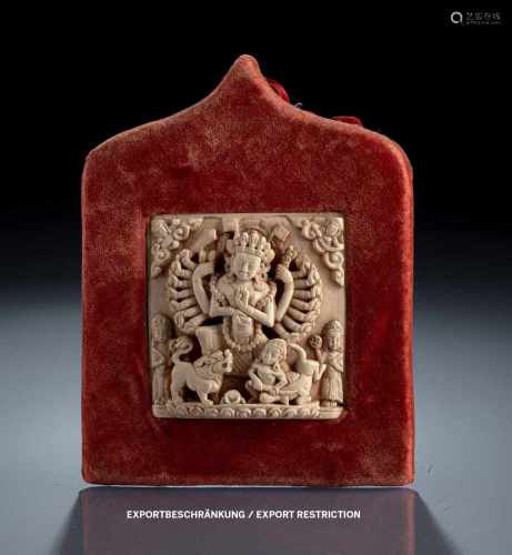 Feine Schnitzerei der Durga aus Elfenbein mit Inschrift