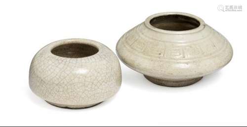 Two porcelain brush washers Ge ware and Zhangzhou style ware. Late Qing c. 1900.  (2) -